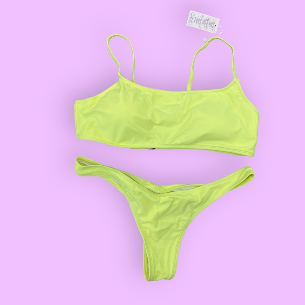 NWT Summer Mae Two Piece Scrunch Butt Bikini/ Thong 💛